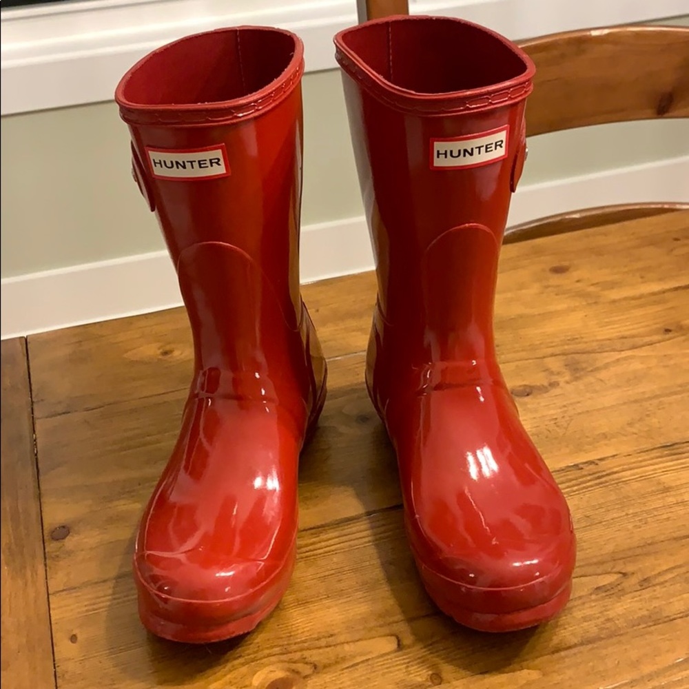 Red short hunter boots size 7